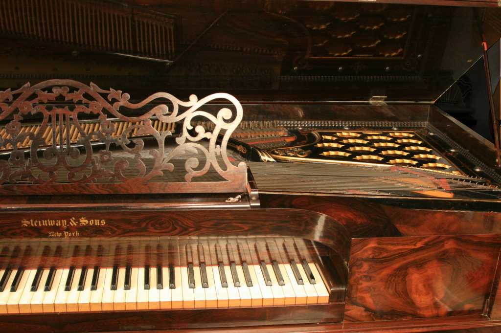 Steinway & Sons No 1776